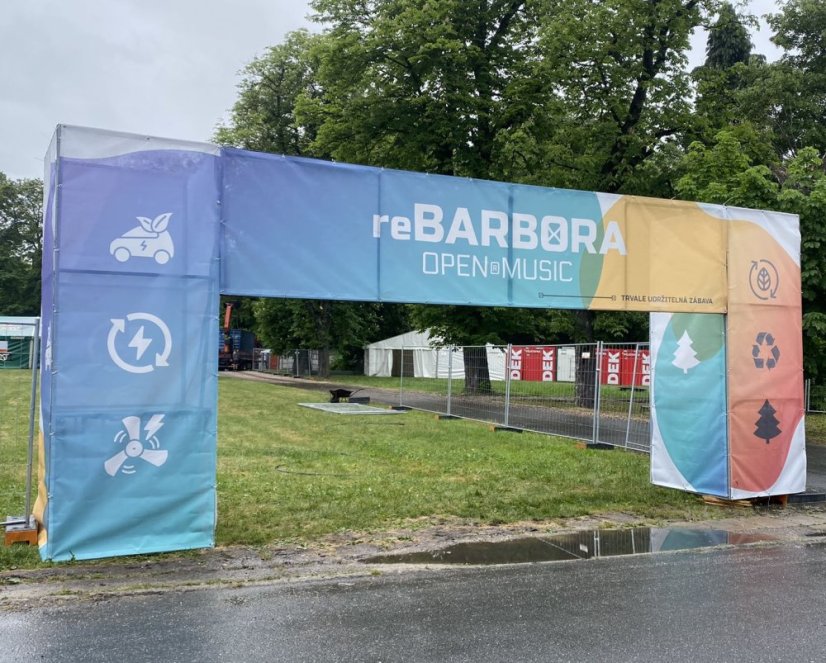 Bannerová brána 8,6 x 3,5m